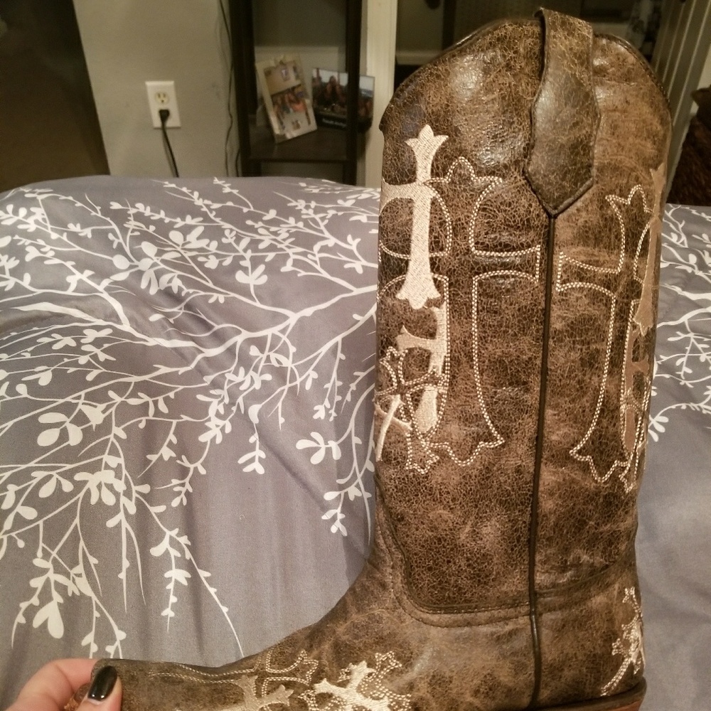 Size 8 circle g brand new never worn - Picture 3 of 3